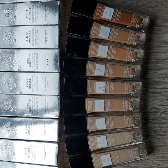 Lancome Teint Miracle - Various Shades - Picture 3 of 3